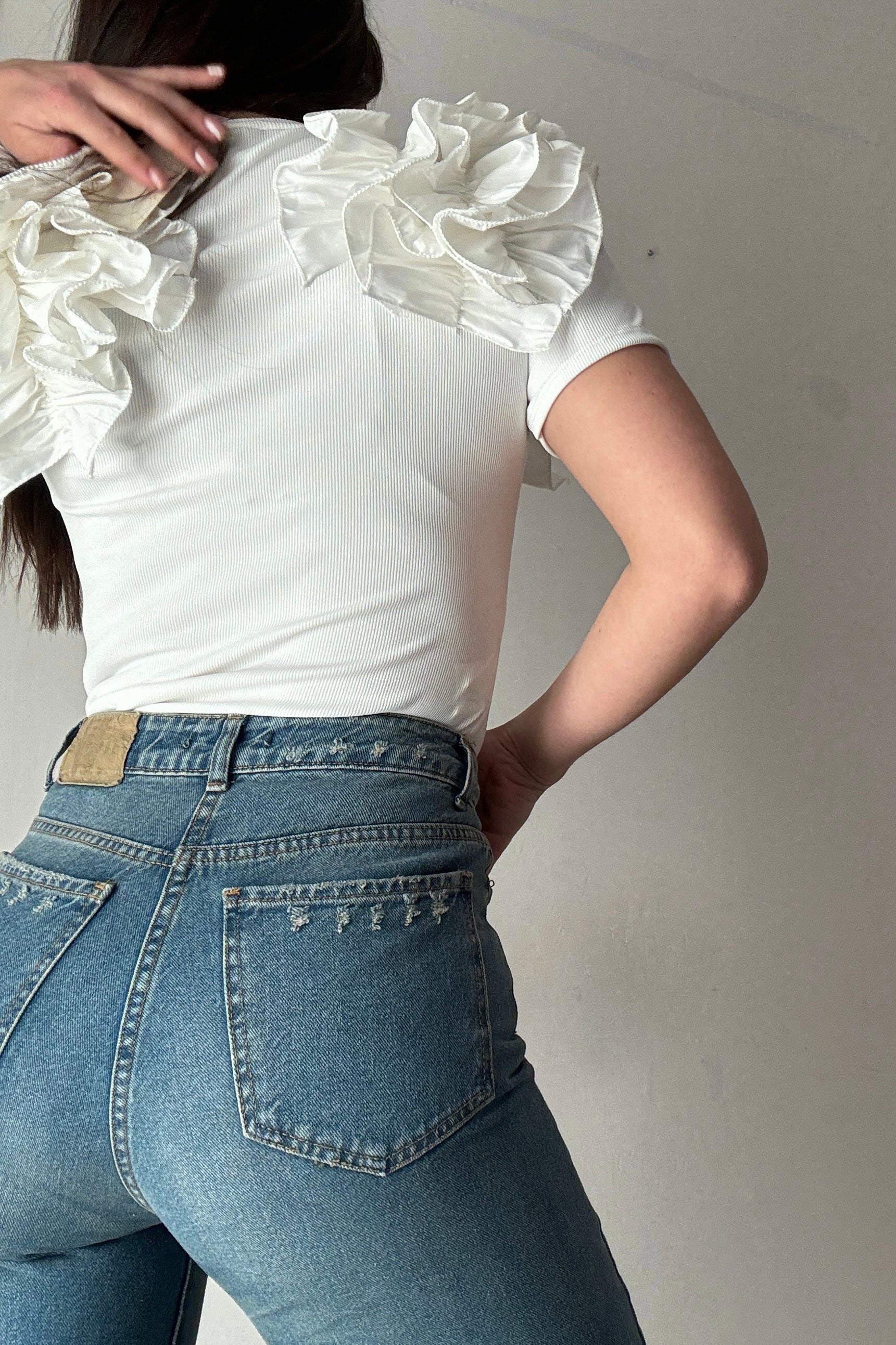 T-shirt a costine con maxi rouches