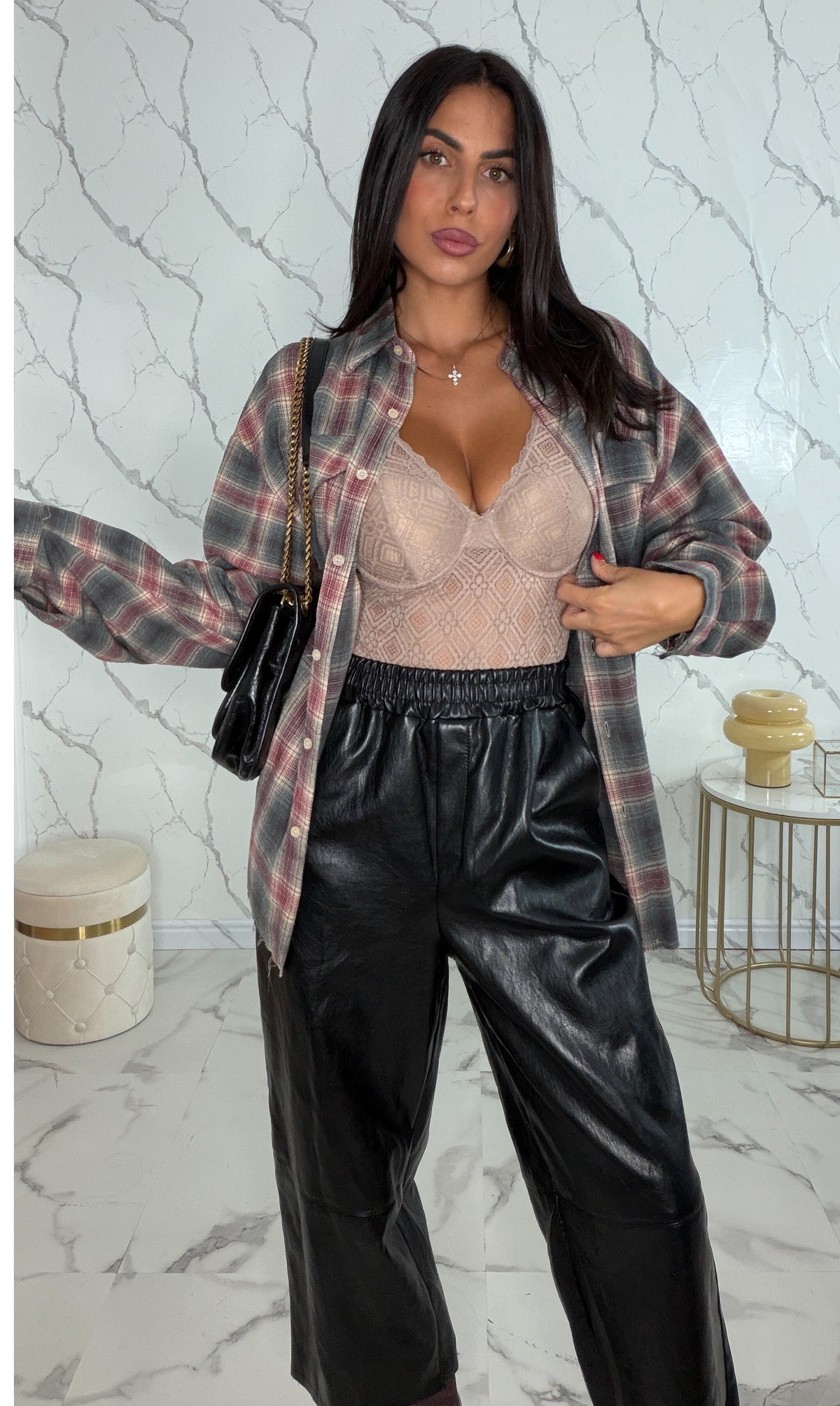 Pantaloni ecopelle oversize con elastico in vita