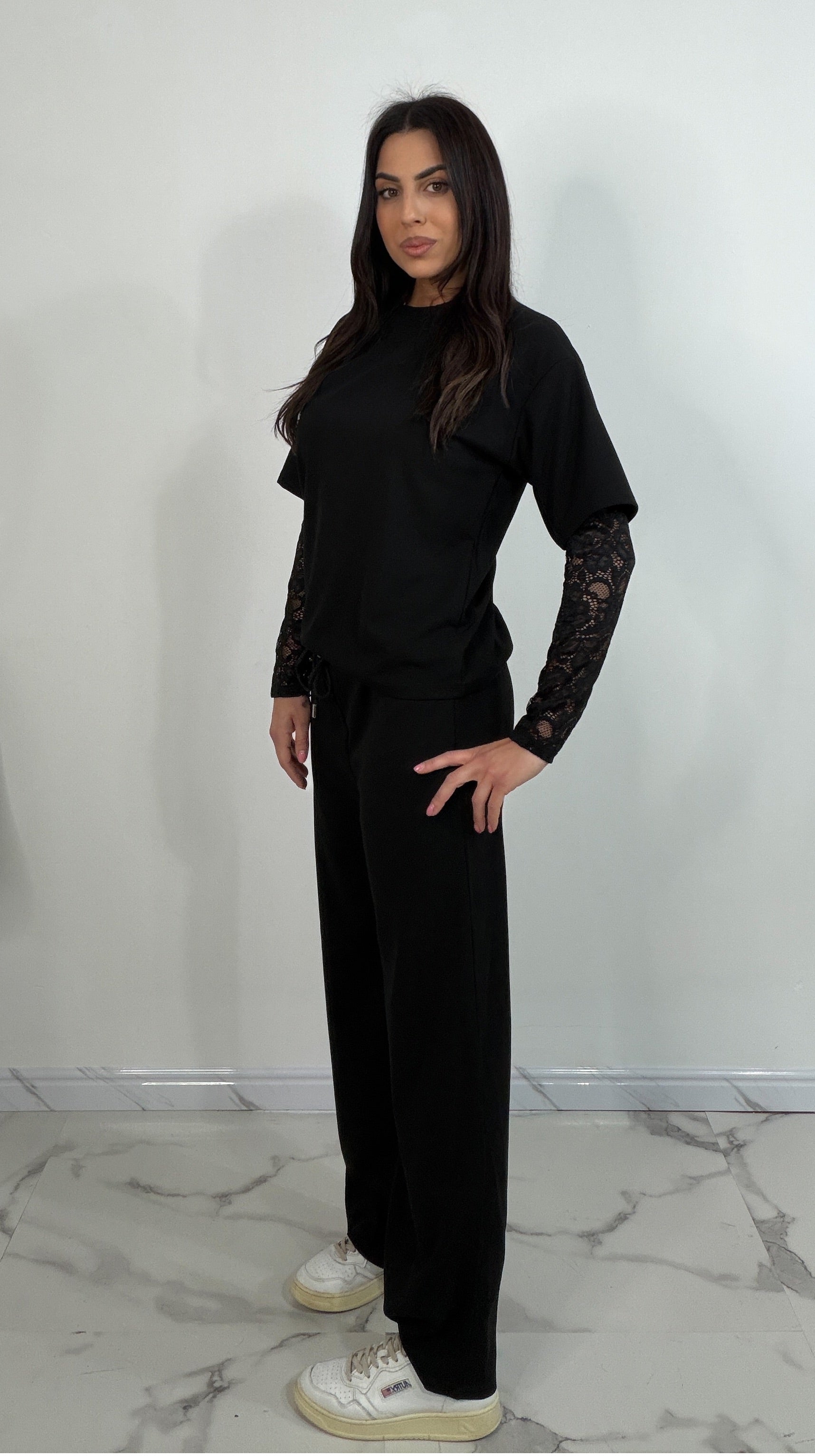 Completo tuta con pizzo