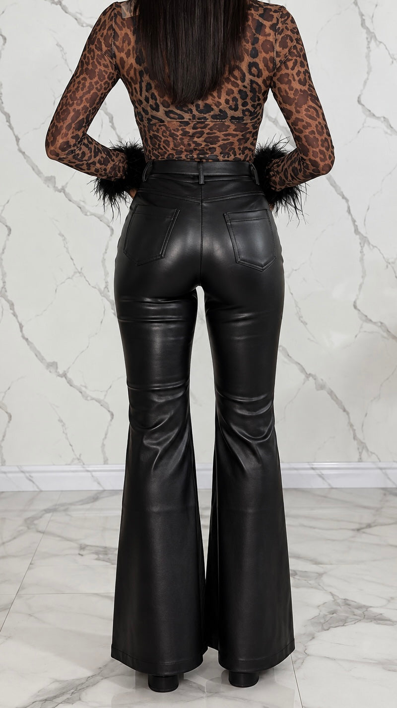 Pantaloni ecopelle a zampa - 26011