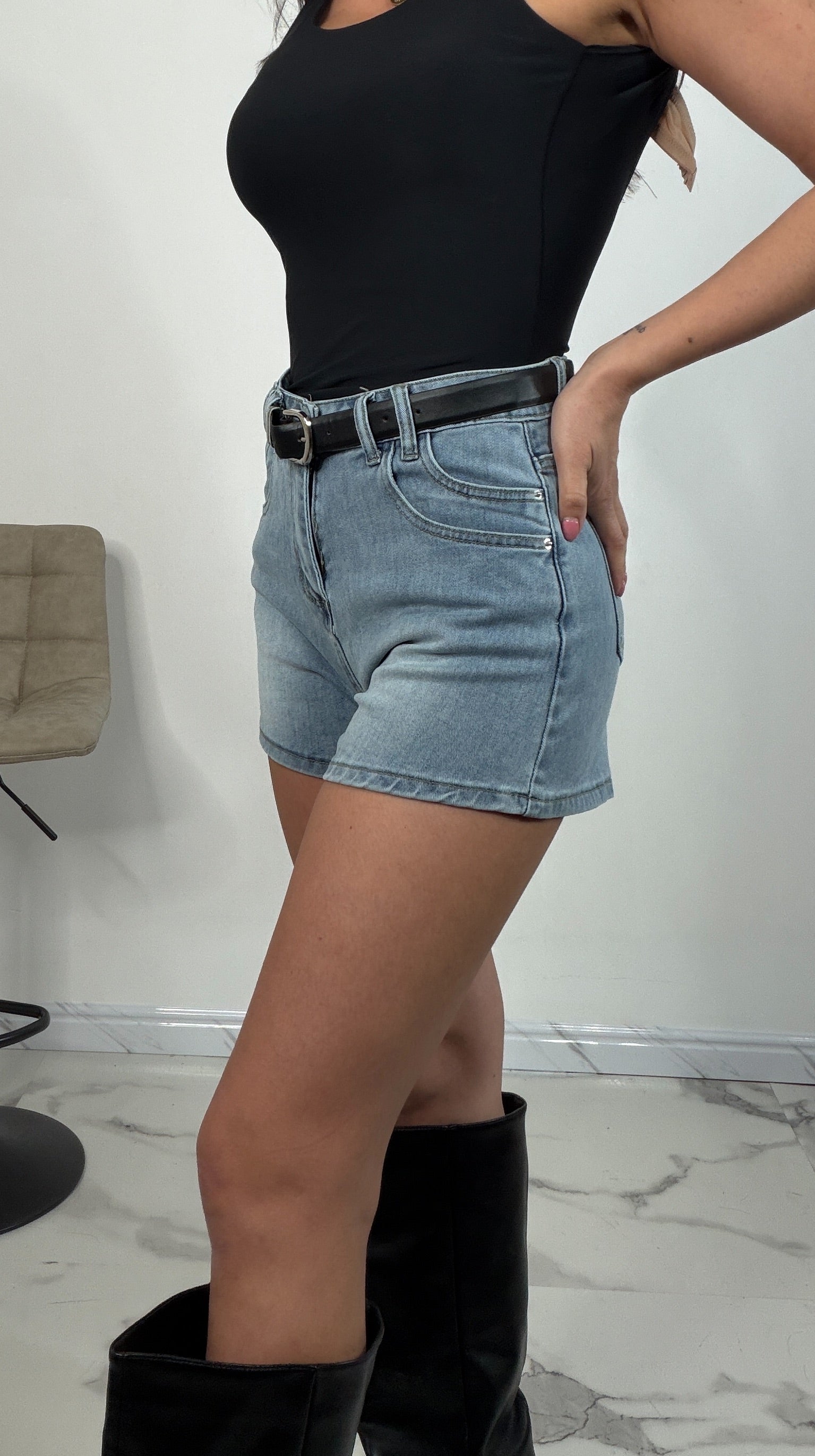 Pantaloncini in denim con cintura